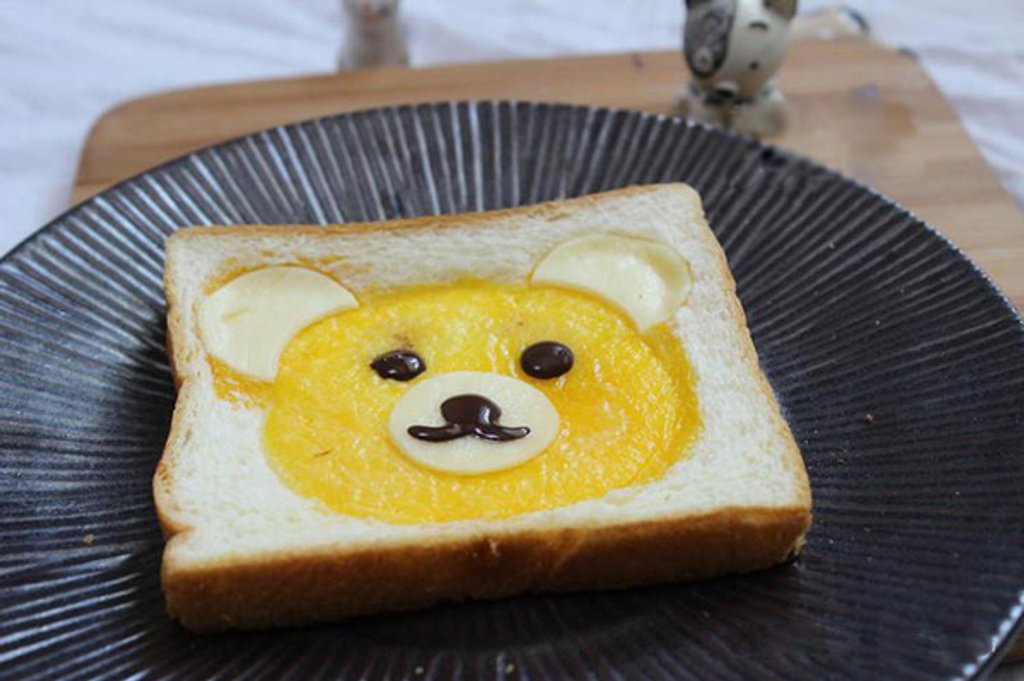 Hoặc bạn cũng có thể tham khảo thêm cách làm bánh mỳ sandwich mặt gấu cute như thế này nhé!