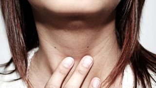 8 mẹo chữa đau họng không cần dùng thuốc