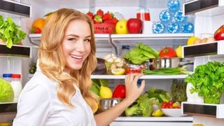 Cách sắp xếp và bảo quản thực phẩm đúng cách trong tủ lạnh ngày Tết