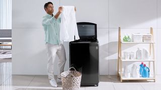 4 mẹo giúp giữ áo quần trắng sáng sau khi giặt theo thời gian