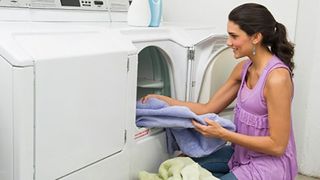 4 sai lầm lớn bạn thường mắc khi dùng máy sấy quần áo