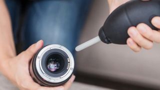 5 cách vệ sinh ống kính máy ảnh một cách dễ dàng