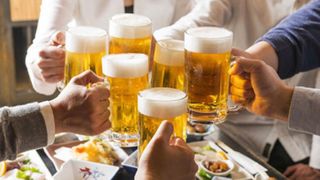 9 cách uống rượu, bia không say ngày Tết hiệu quả và dễ thực hiện