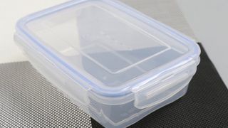 Cách chọn hộp nhựa cho tủ đông và những lưu ý khi sử dụng