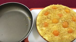 Cách làm bánh bông lan trứng muối bằng chảo chống dính