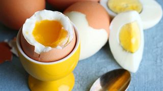 Cách luộc trứng bằng lò vi sóng đơn giản nhanh chóng dễ dàng