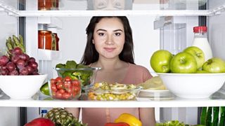 Cẩn thận nguy cơ ngộ độc vì trữ thức ăn trong tủ lạnh quá nhiều