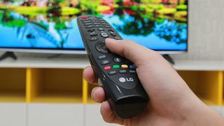 Tivi không bấm chuyển kênh được – Nguyên nhân và cách khắc phục