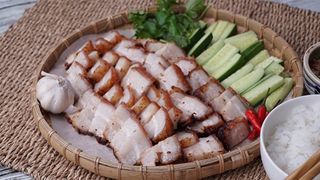 [Video]Cách làm thịt ba rọi chiên giòn kiểu Thái ngon tê tái