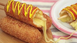 2 công thức làm bánh hotdog xúc xích, hotdog phô mai Hàn Quốc gây nghiện