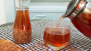 3 cách làm trà gạo lứt giảm cân, đẹp da đơn giản tại nhà