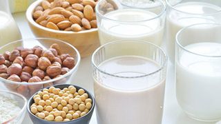 Hướng dẫn cách làm cực chuẩn 3 công thức sữa hạt giúp giảm cân, tốt cho sức khỏe