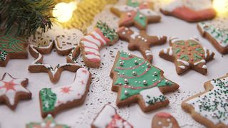 [Video] Cách làm bánh quy gừng thơm lừng mừng Giáng Sinh