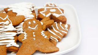 [Video] Công thức chi tiết cách làm bánh quy gừng cho lễ Giáng sinh