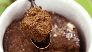 [Video] Hướng dẫn chi tiết cách làm bánh bằng lò vi sóng vị sô cô la