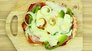 [Video] Hướng dẫn chi tiết cách làm pizza không cần lò nướng