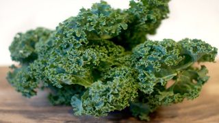 10 lợi ích tuyệt vời của cải xoăn - Kale tốt cho sức khoẻ mà bạn nên biết