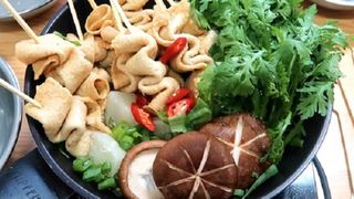 2 cách nấu chả cá sốt cay và lẩu chả cá Hàn Quốc siêu ngon hấp dẫn, ăn là ghiền
