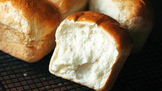 Cách làm bánh mì sữa Nhật Bản bông mềm, dai chuẩn công thức