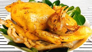 Cách làm gà hấp lá chanh thơm ngon vàng ươm tại nhà