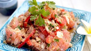 Cách làm Salad hải sản kiểu Thái