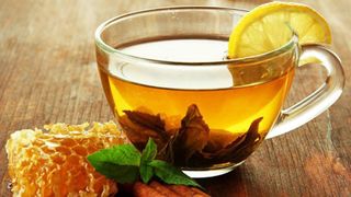 Cách làm trà quế mật ong thơm ngon, thải độc giảm cân đơn giản tại nhà