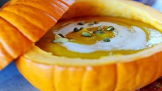 Cách nấu món súp bí đỏ cho dịp Halloween sắp đến