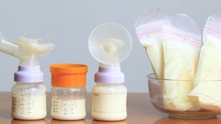 Máy hút sữa là gì? Có nên cho các bà mẹ dùng máy hút sữa?