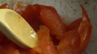 Một ngày chán ăn cơm trắng thì hãy thay thế bằng món... cơm cà chua đỏ này