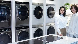 Samsung ra mắt máy giặt tích hợp máy sấy có trí tuệ nhân tạo AI