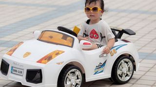 Xe máy điện trẻ em, ô tô điện trẻ em là gì? Có bao nhiêu loại?