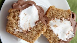 Xuân về ngọt ngào với bánh cupcake quế nhân kẹo dẻo marshmallow