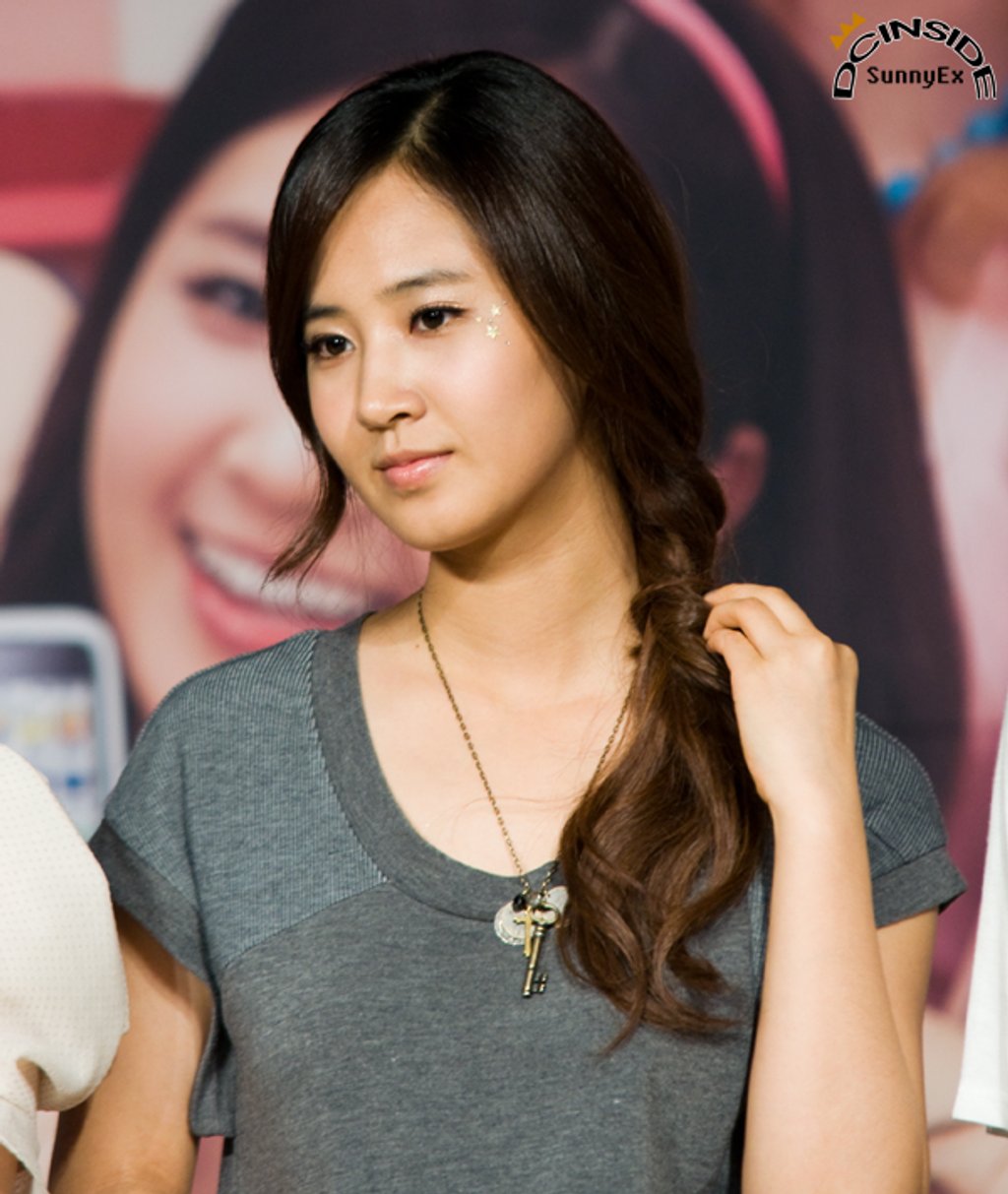 Yuri ngày ấy với nhan sắc tựa tựa Yoona, xinh đẹp duyên dáng không thua gì 8 thành viên còn lại nhưng lại 