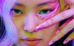 Black Pink vừa rục rịch comeback đã gặp giông tố: Chuyên gia makeup cho Jennie bị tố ăn cắp ý tưởng