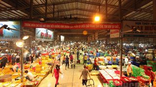 Cú hích của Covid-19: Chợ đầu mối lớn nhất Việt Nam muốn bán hàng online