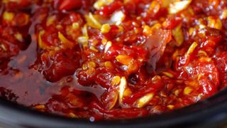 Về xứ Quảng nếm thử món ớt rim vừa ngọt vừa cay, ăn với cơm trắng cũng ngon đến nao lòng