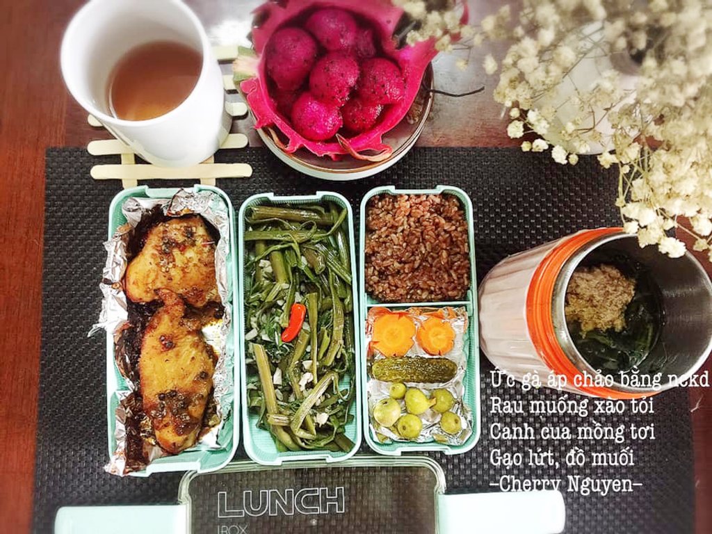 Ít ai có thể tin được nhiều món ăn trong một suất cơm trưa thế này mà chị Thanh Tuyền chỉ chuẩn bị trong 30 phút.