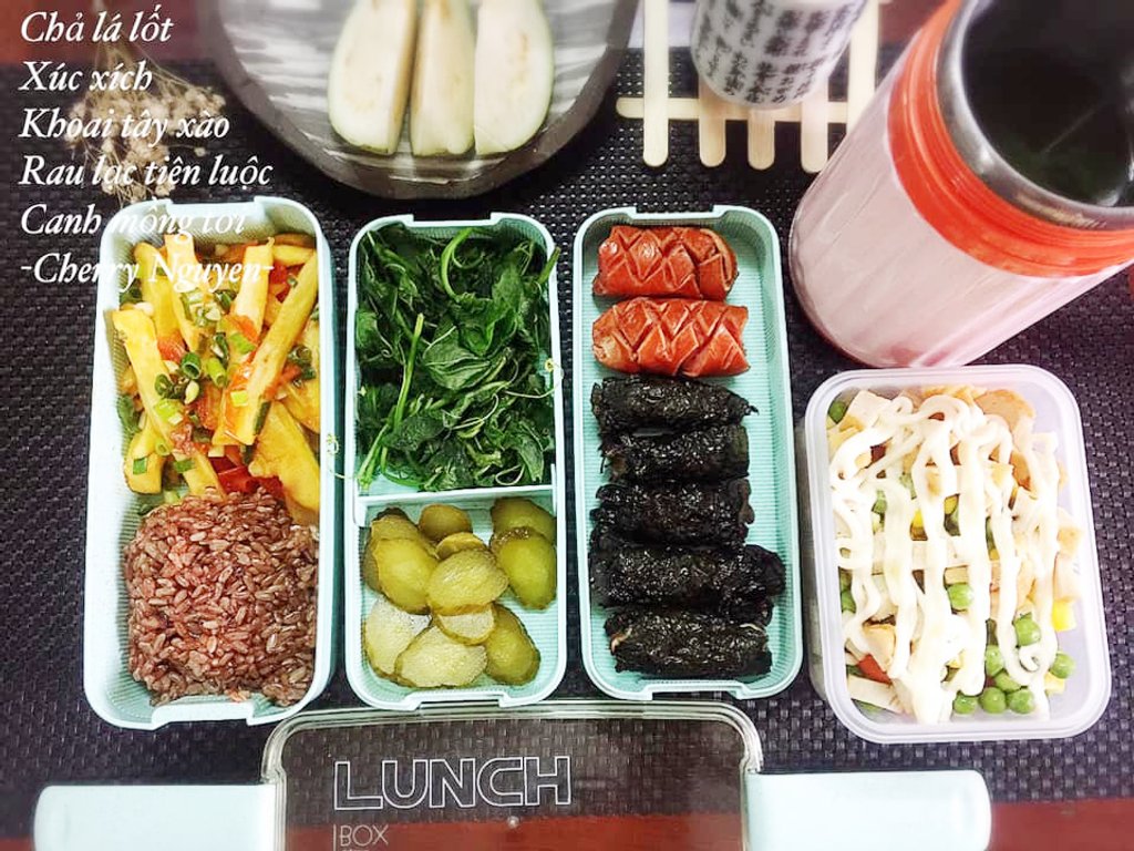 Ít ai có thể tin được nhiều món ăn trong một suất cơm trưa thế này mà chị Thanh Tuyền chỉ chuẩn bị trong 30 phút.