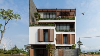 Ngôi nhà phố với đủ không gian sân vườn xanh mát cùng nội thất tiện nghi dành cho gia đình 3 thế hệ ở Đà Nẵng