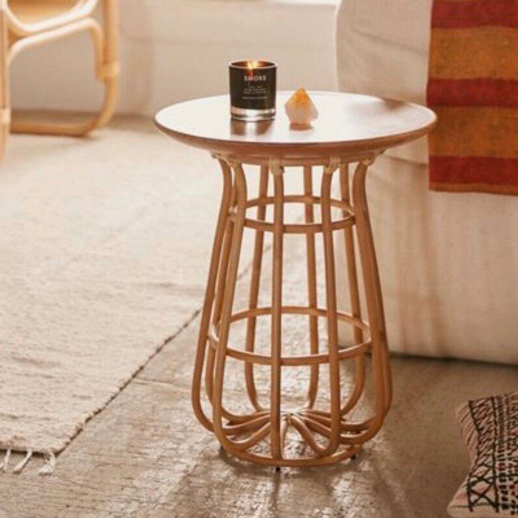 Một vài chiếc bàn nhỏ xinh để tách trà hay café sẽ biến không gian phòng khách trở nên thơ mộng hơn rất nhiều. (Ảnh: Mây Tre Store)