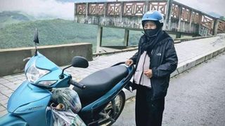 Cô cháu gái kể về bà nội 90 tuổi được giới trẻ ngưỡng mộ nhất hôm nay khi ngồi xe máy phượt hơn 200km lên Sapa, ngày trở về muốn "order" liền một chuyến sang tận Paris!