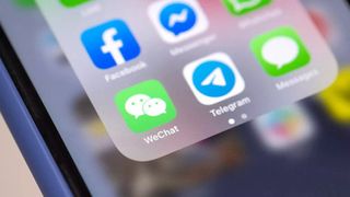 Apple, Ford, và Disney hợp sức đẩy lùi lệnh cấm WeChat của Tổng thống Donald Trump