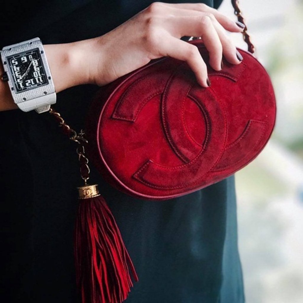 Chiếc đồng hồ Richard Mille bản giới hạn được Ngọc Trinh kết hợp cùng túi Dior, Chanel... nhẫn kim cương to bản, trang sức Cartier tạo nên tổng thể xa xỉ, sang trọng và hoàn hảo nhất có thể.
