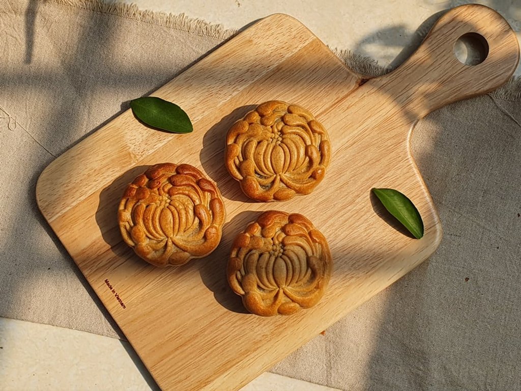 Những chiếc bánh hình hoa cúc của chị Autumn Chestnut.