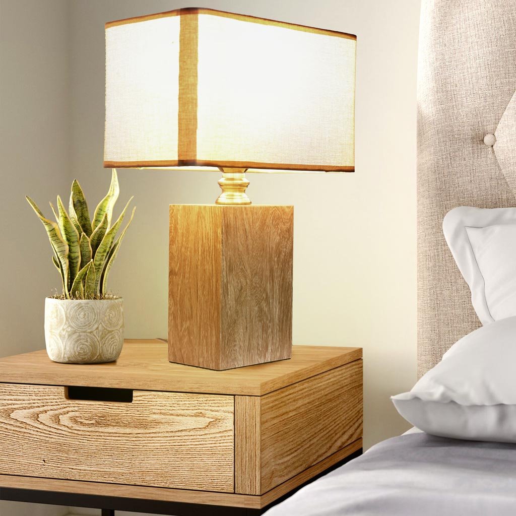 Đèn gỗ có giá trung bình từ 225 –  500 nghìn đồng/chiếc. Bạn có thể tham khảo 1 số địa chỉ bán đèn gỗ đẹp như Denmaytre, Thế Giới Đèn Gỗ, Đèn gỗ trang trí Woodlight… (Ảnh: Đèn 379, Woodlight)