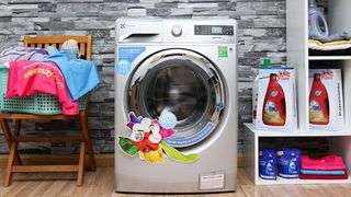 6 lý do khiến máy giặt cửa trước đắt hơn máy giặt cửa trên
