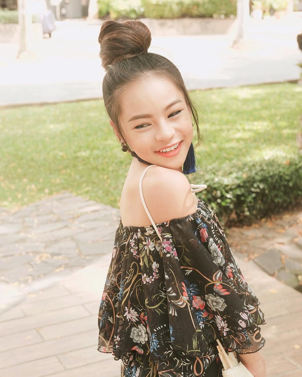 Không thể tin được, đây là sắc vóc và phong cách thời trang của cô nàng mới 14 tuổi. Có thể thấy Sunny Dương phổng phao hơn hẳn tuổi 14 của mình.