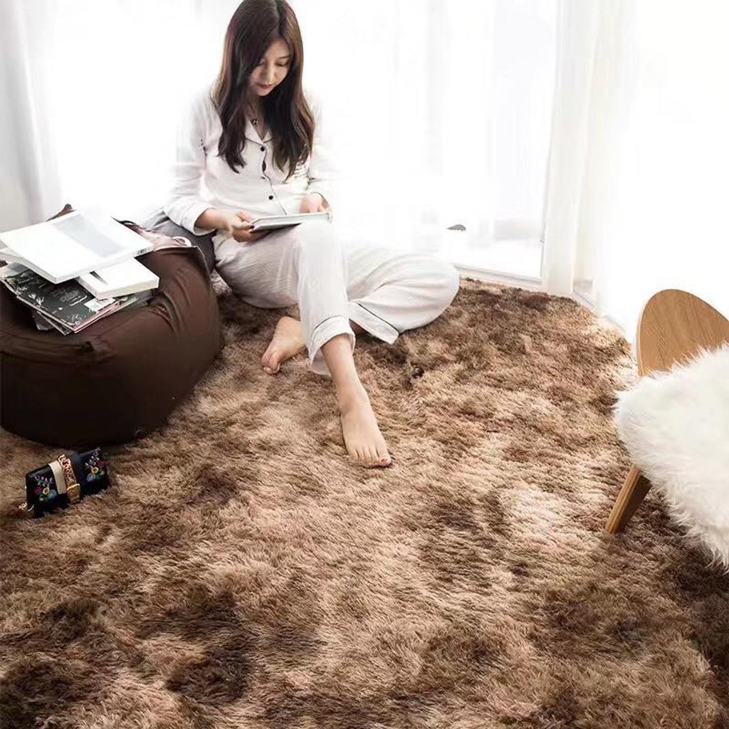 Trông xịn thế chứ những miếng thảm lông cỡ lớn thế này cũng có thể săn được với giá dưới 300k đấy. Mua về chụp ảnh sống ảo thì không còn gì bằng.