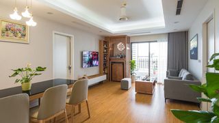 Nhận bàn giao nhà trống, KTS đã "nhào nặn" ra căn hộ 110m²  rất ấm cúng với tổng chi phí 300 triệu đồng ở Hà Nội