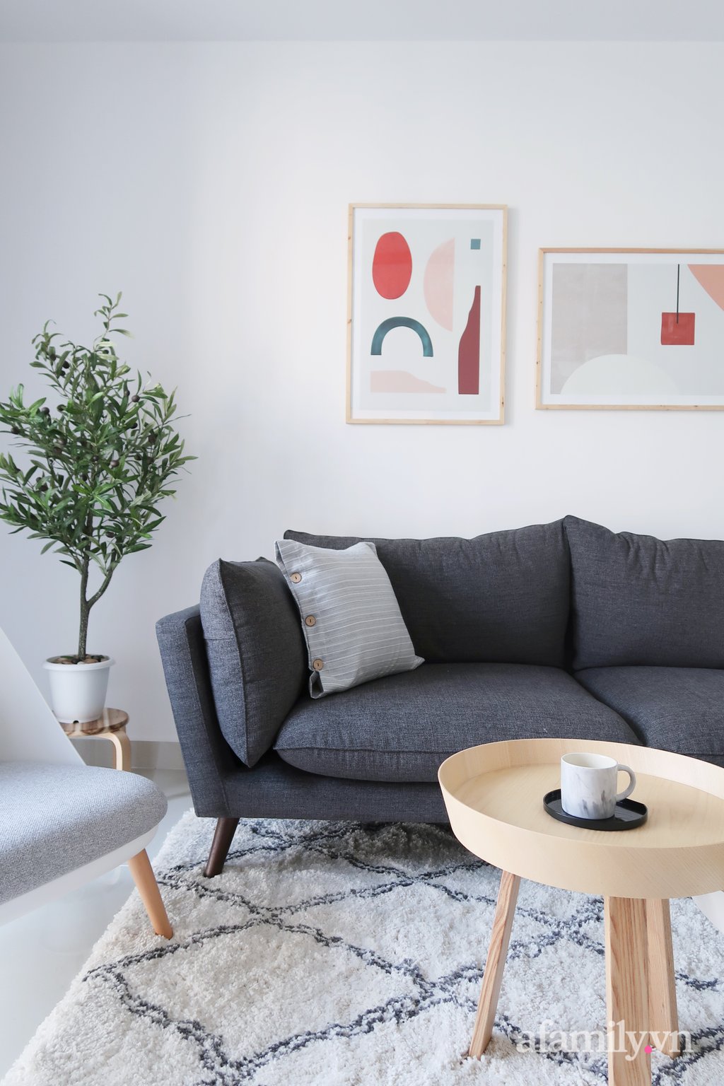 Mẫu ghế sofa sử dụng là thiết kế cơ bản, đề cao sự thoải mái và êm ái cho người dùng.